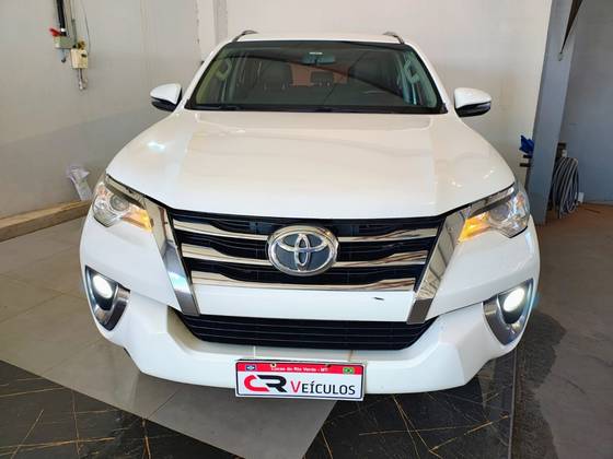 TOYOTA HILUX SW4 2.7 SRV 7 LUGARES 4X2 16V FLEX 4P AUTOMÁTICO TOYOTA HILUX SW4 2.7 SRV 7 LUGARES 4X2 16V FLEX 4P AUTOMÁTICO